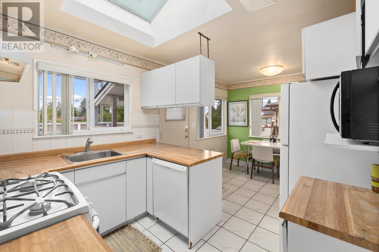 7031 Burford Street, Burnaby, British Columbia  V5E 1S3 - Photo 5 - R3023545