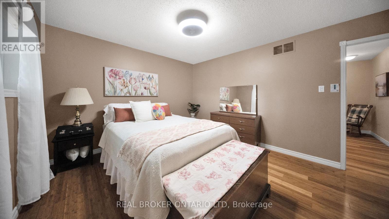 427 Olde Village Lane, Shelburne, Ontario  L0N 1S2 - Photo 27 - X12250096