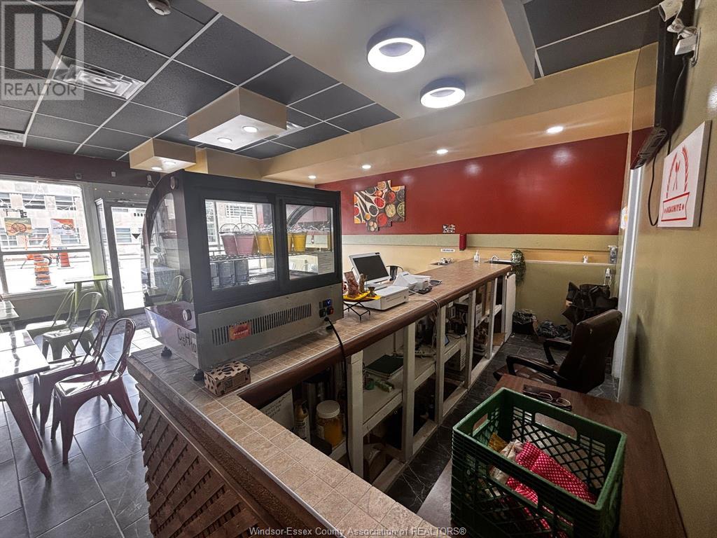 1155 University Avenue West, Windsor, Ontario  N9A 5T1 - Photo 3 - 25017061