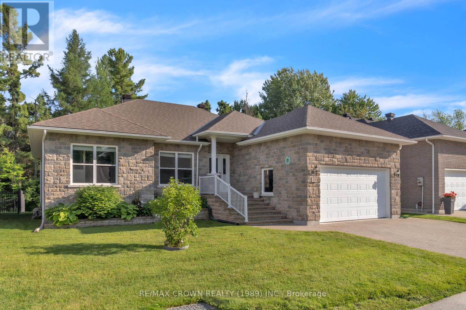 Property at 19 - 1134 PREMIER ROAD image 2