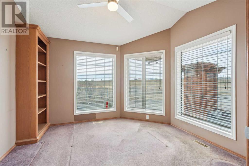 Property at 81 Sundown Manor SE image 3