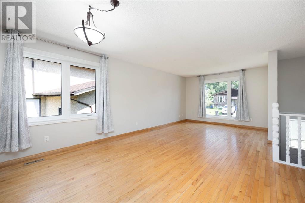 Property at 105 Grayling Crescent image 3