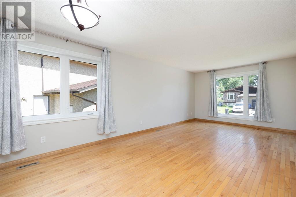 Property at 105 Grayling Crescent image 4