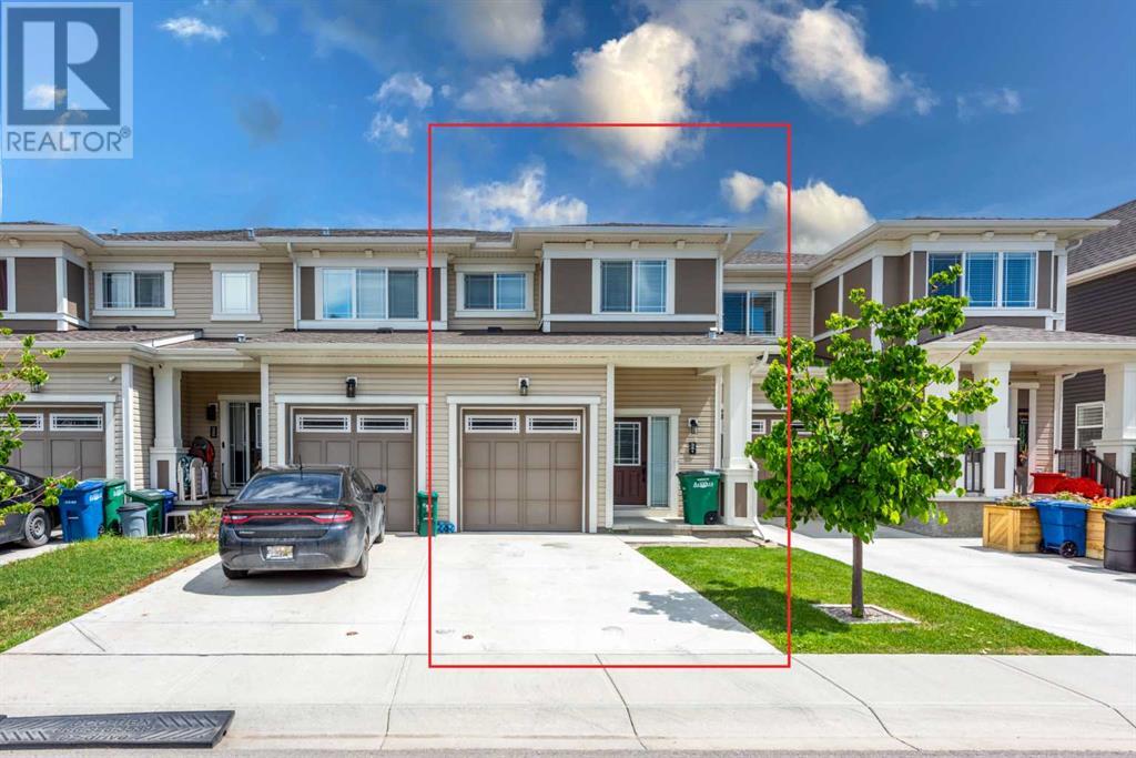 Property at 341 Hillcrest Square SW image 1