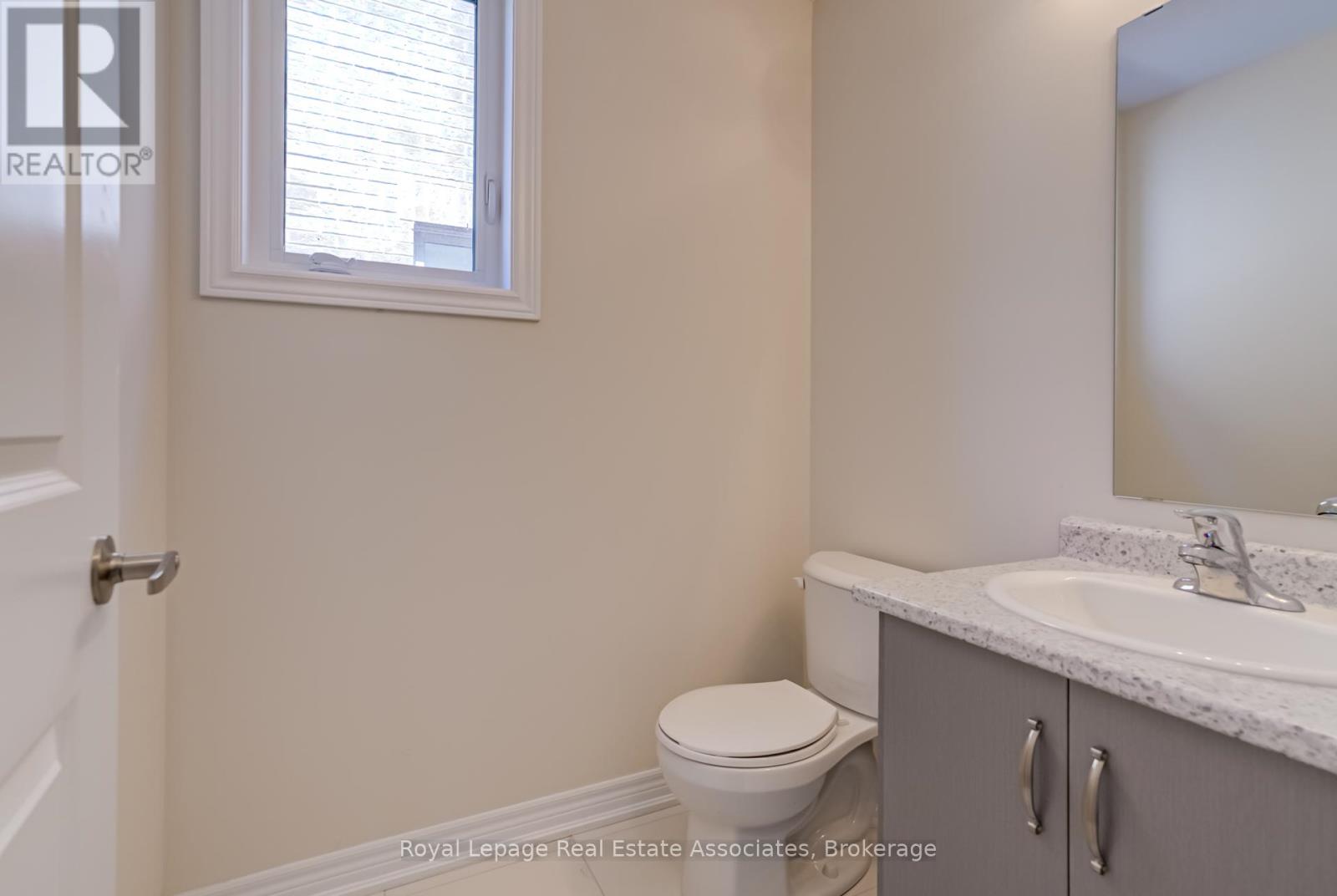 29 John Dallimore Drive, Georgina, Ontario  L4P 0S6 - Photo 14 - N12267060