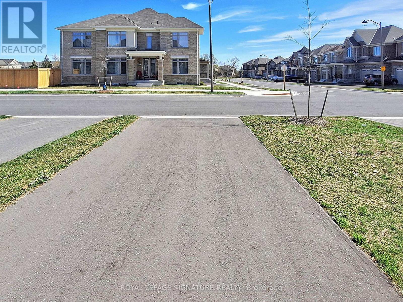 Property at 307 BUSATO DRIVE image 3