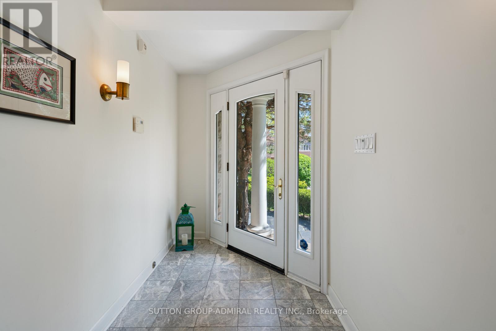 Property at 39 PINEHURST CRESCENT image 3
