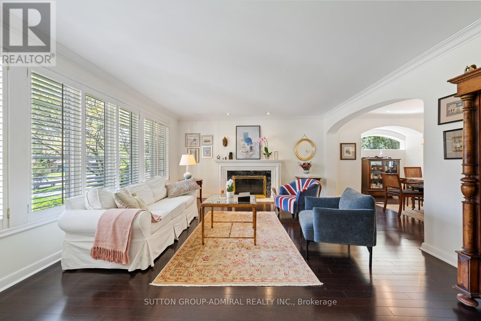 Property at 39 PINEHURST CRESCENT image 5