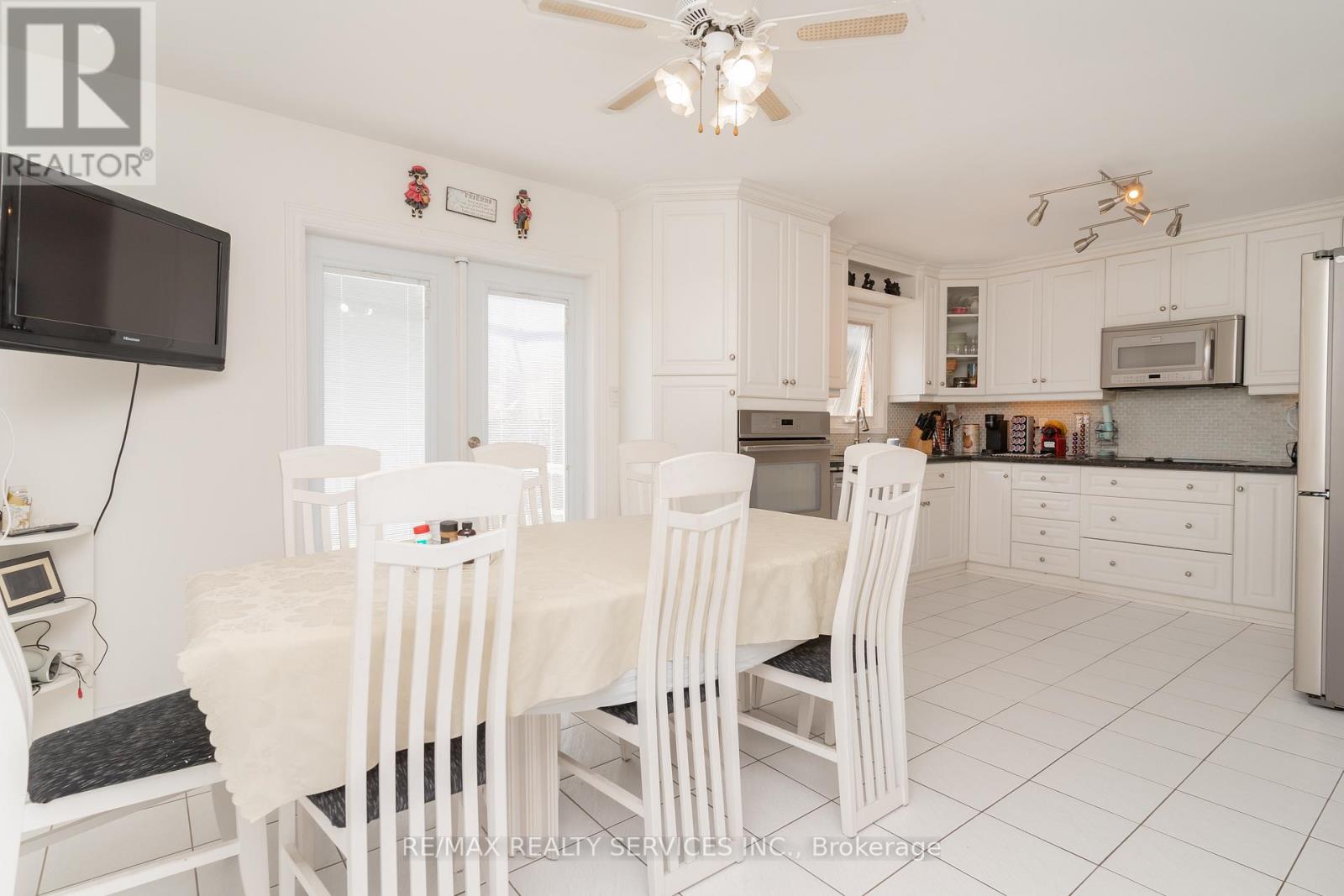 6 Ruth Avenue, Brampton (Heart Lake West), Ontario  L6Z 3X4 - Photo 13 - W12266964
