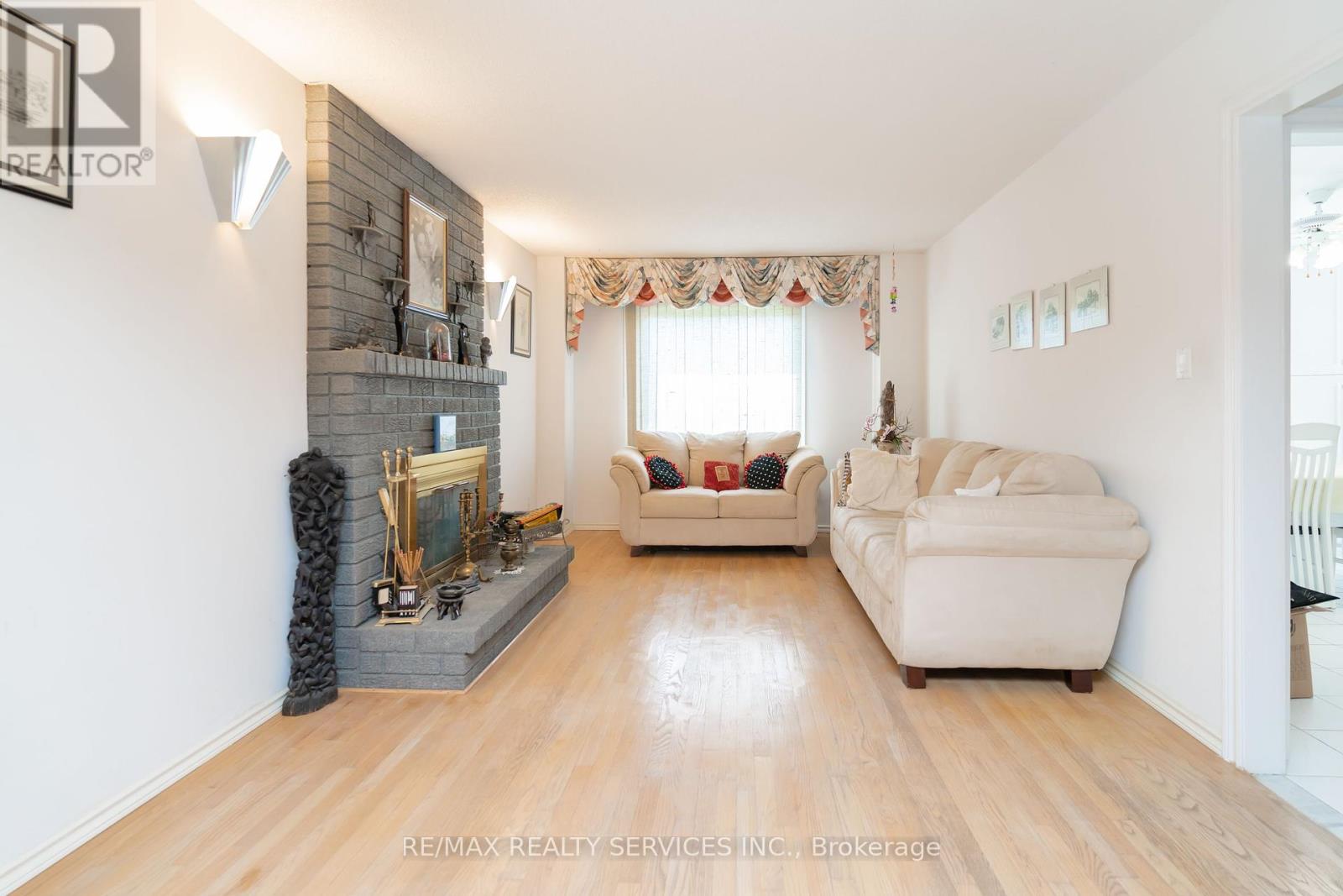 6 Ruth Avenue, Brampton (Heart Lake West), Ontario  L6Z 3X4 - Photo 8 - W12266964