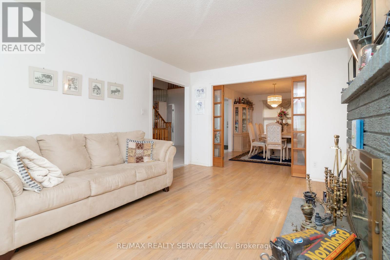 6 Ruth Avenue, Brampton (Heart Lake West), Ontario  L6Z 3X4 - Photo 9 - W12266964