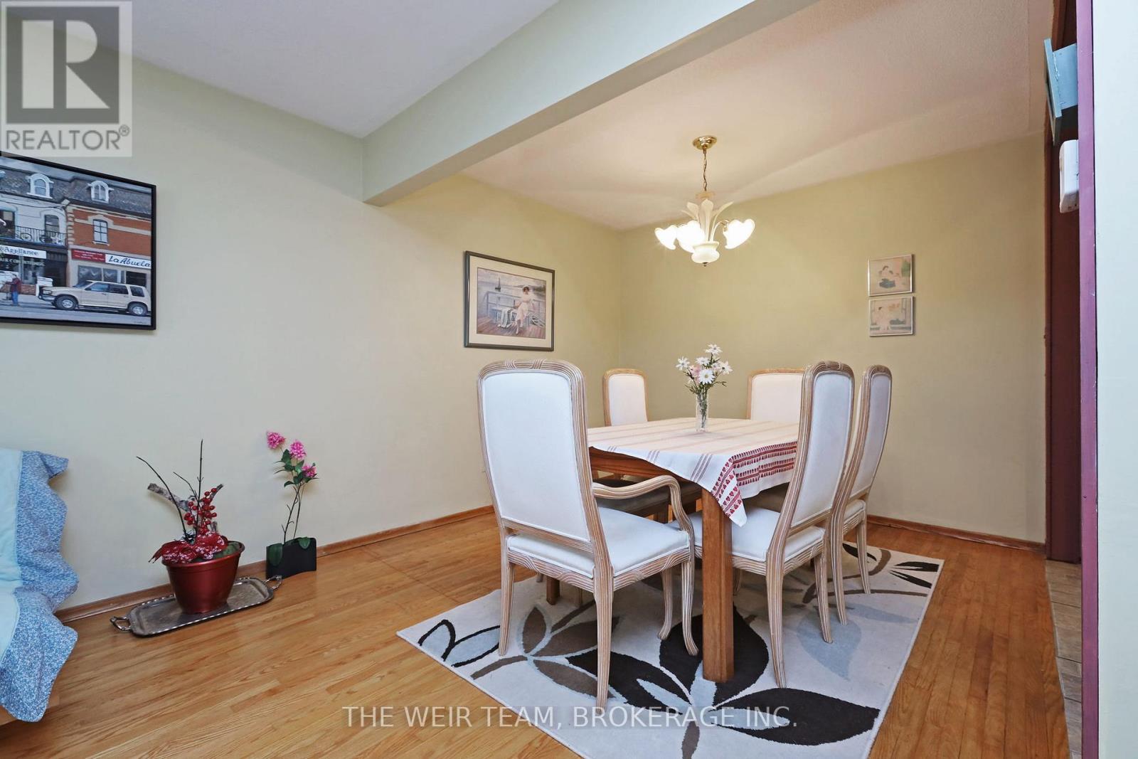 1577 Otterby Road, Mississauga (Applewood), Ontario  L4X 1W8 - Photo 6 - W12267008