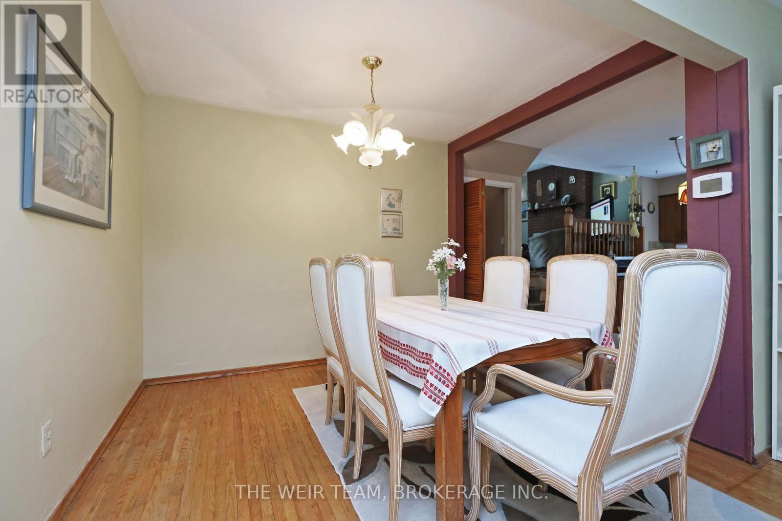 1577 Otterby Road, Mississauga (Applewood), Ontario  L4X 1W8 - Photo 7 - W12267008