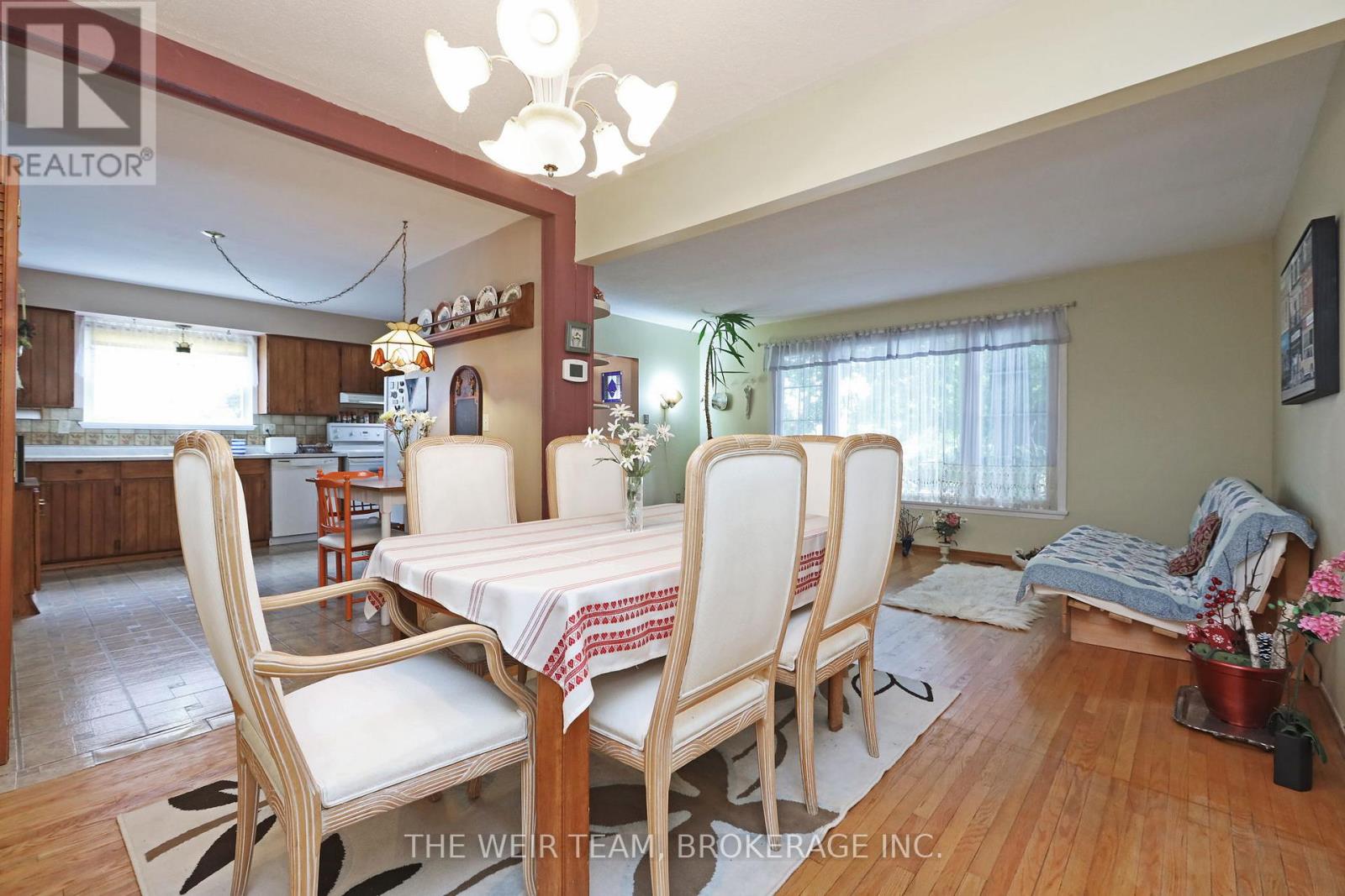 1577 Otterby Road, Mississauga (Applewood), Ontario  L4X 1W8 - Photo 8 - W12267008