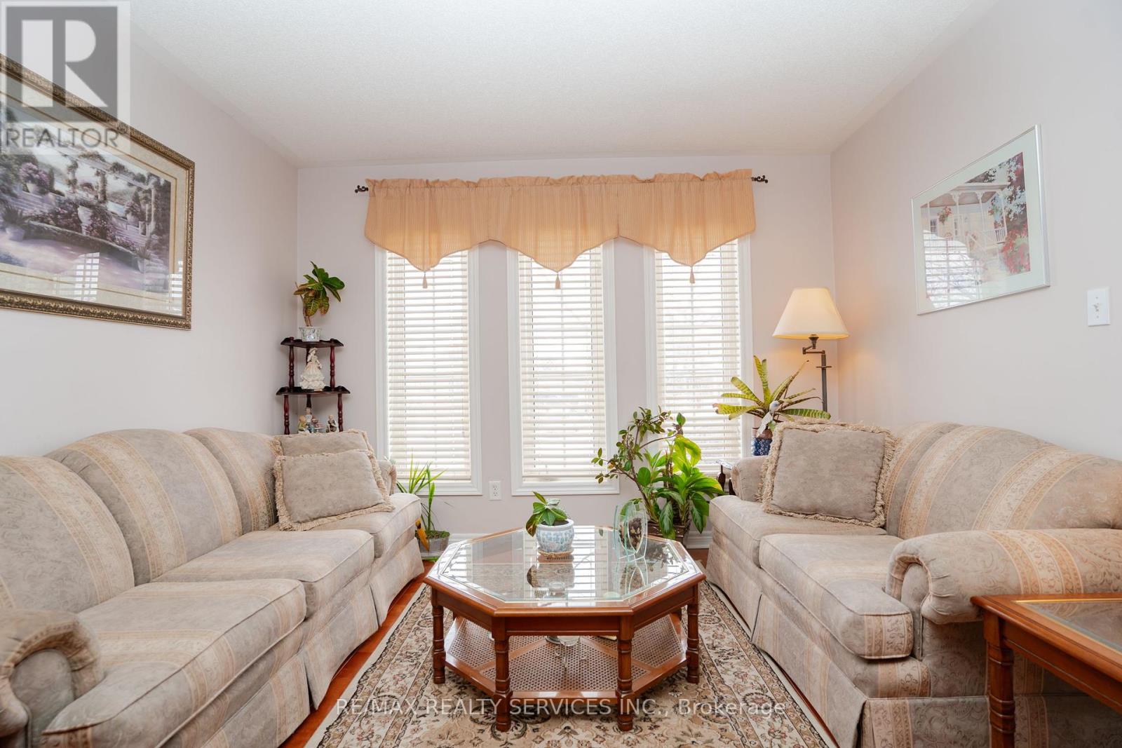 195 Van Scott Drive, Brampton (Northwest Sandalwood Parkway), Ontario  L7A 1V2 - Photo 11 - W12267050