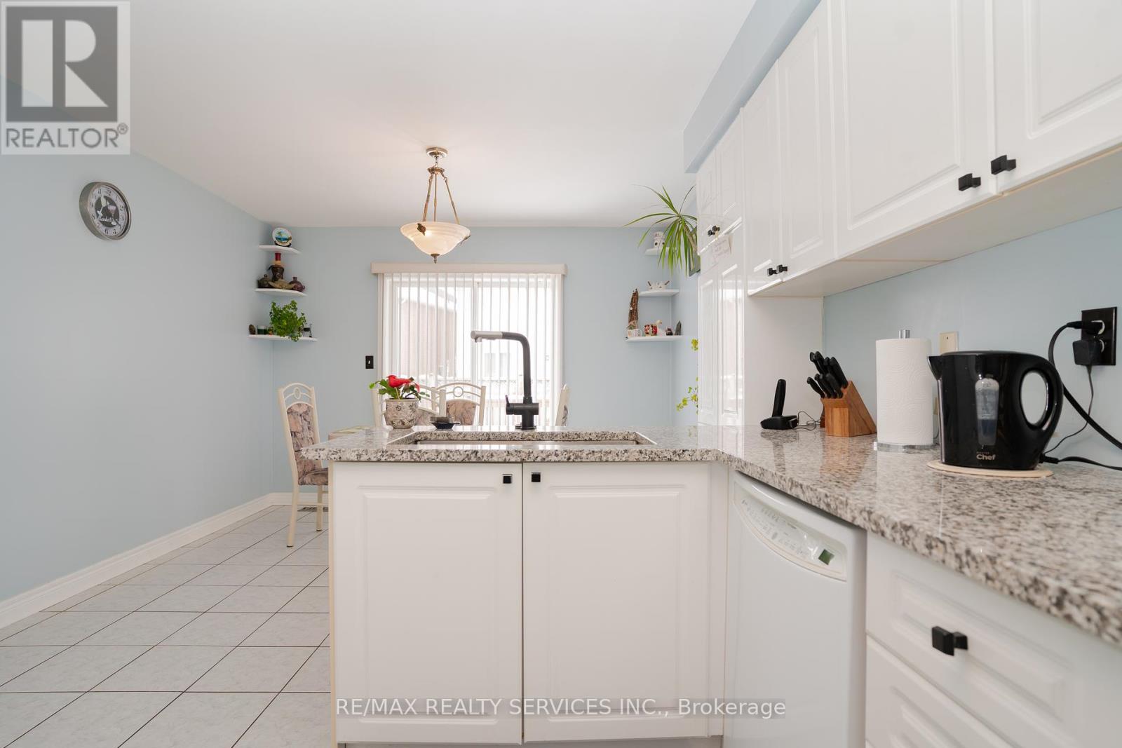 195 Van Scott Drive, Brampton (Northwest Sandalwood Parkway), Ontario  L7A 1V2 - Photo 18 - W12267050