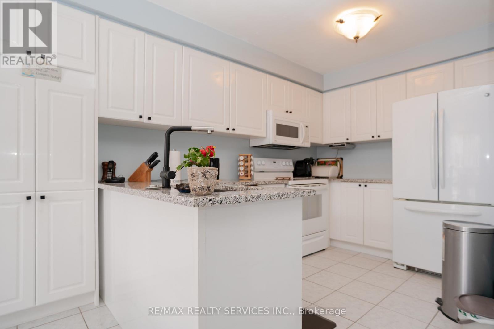 195 Van Scott Drive, Brampton (Northwest Sandalwood Parkway), Ontario  L7A 1V2 - Photo 19 - W12267050