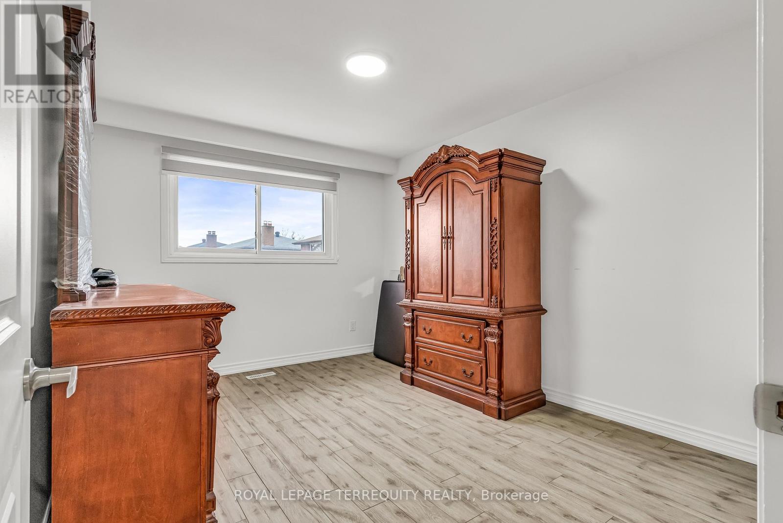 15 Madonna Gardens, Toronto, Ontario  M9L 2T5 - Photo 16 - W12267200