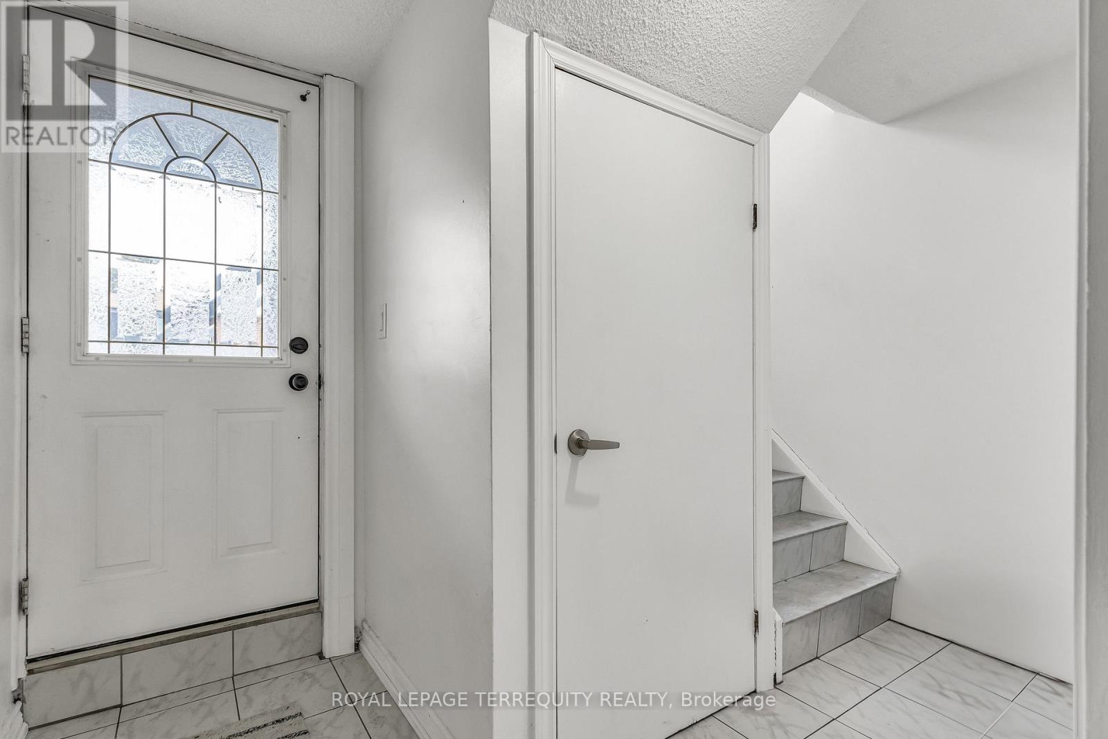 15 Madonna Gardens, Toronto, Ontario  M9L 2T5 - Photo 19 - W12267200
