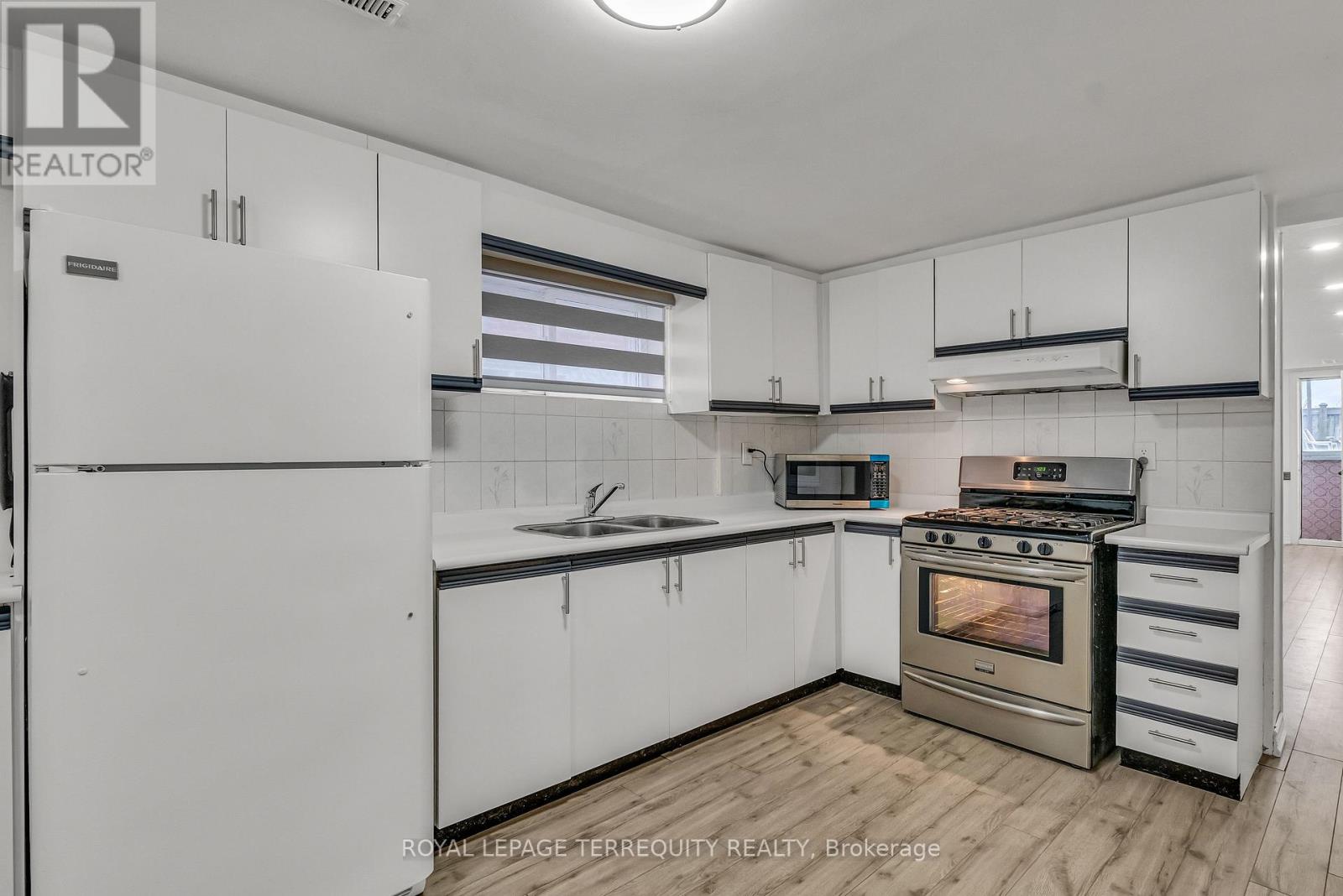 15 Madonna Gardens, Toronto, Ontario  M9L 2T5 - Photo 23 - W12267200