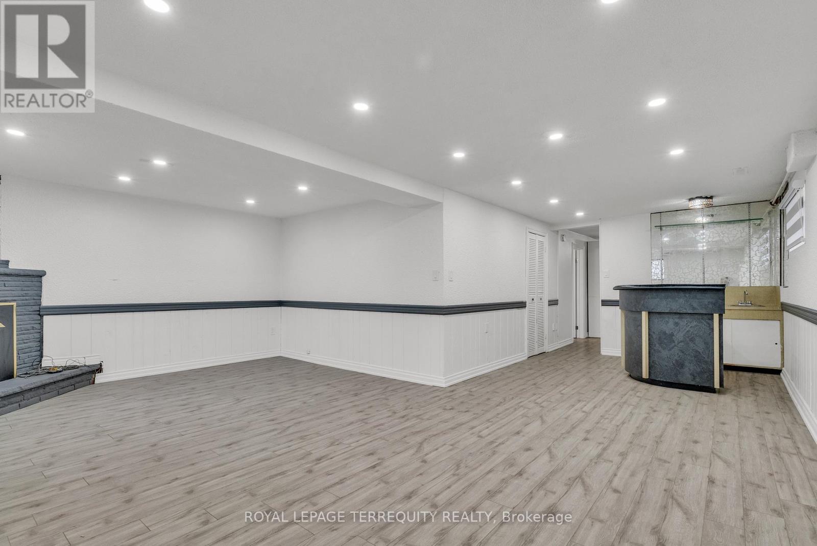 15 Madonna Gardens, Toronto, Ontario  M9L 2T5 - Photo 26 - W12267200