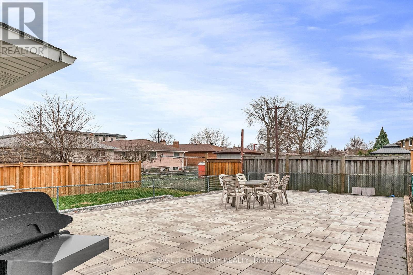 15 Madonna Gardens, Toronto, Ontario  M9L 2T5 - Photo 31 - W12267200