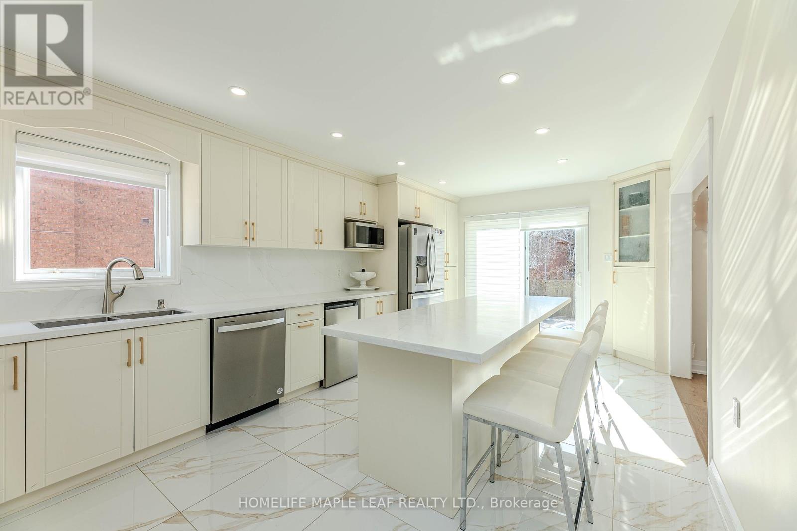 1310 Greenridge Circle, Oakville, Ontario  L6M 2J7 - Photo 10 - W12267212