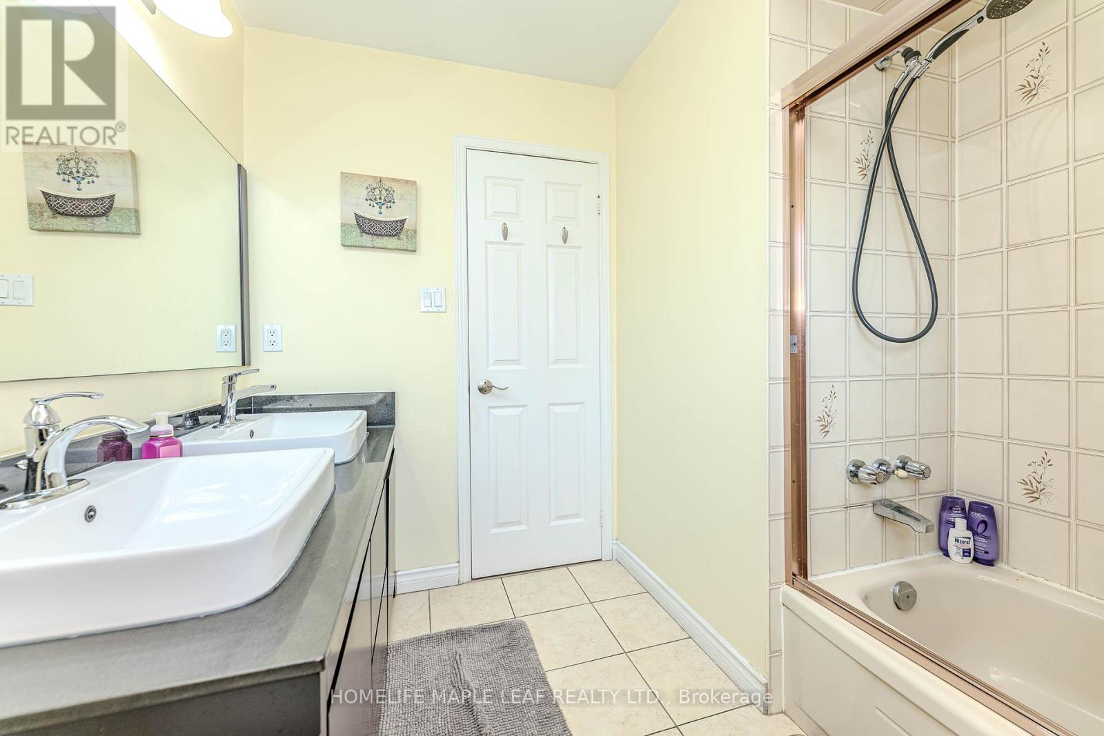 1310 Greenridge Circle, Oakville, Ontario  L6M 2J7 - Photo 26 - W12267212