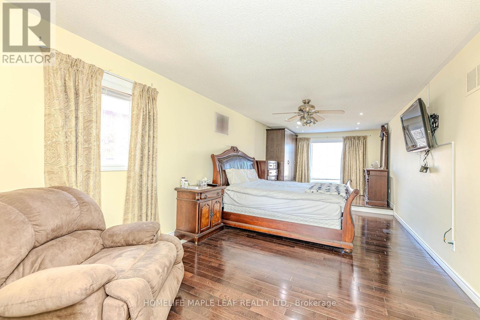 1310 Greenridge Circle, Oakville, Ontario  L6M 2J7 - Photo 31 - W12267212