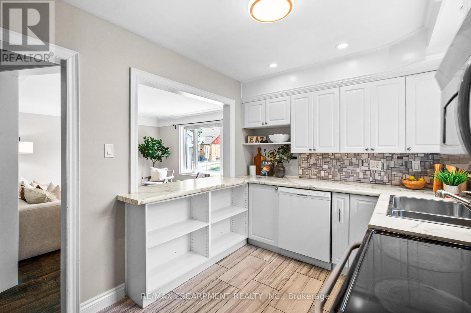 78 West 3rd Street, Hamilton (Bonnington), Ontario  L9C 3K3 - Photo 10 - X12267044