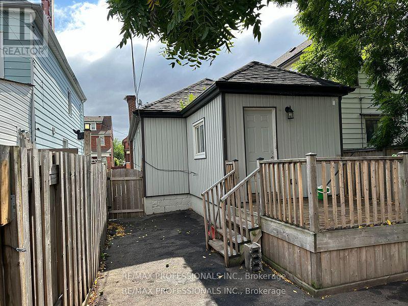 Upper - 167.5 Grosvenor Avenue N, Hamilton, Ontario  L8L 7S1 - Photo 9 - X12267071