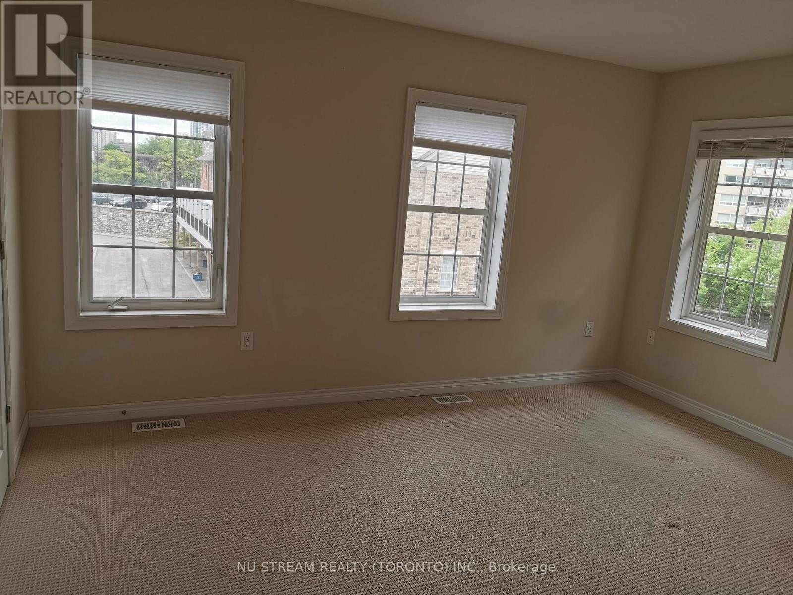 84 Robert Peel Road, Kitchener, Ontario  N2H 0B6 - Photo 11 - X12267220