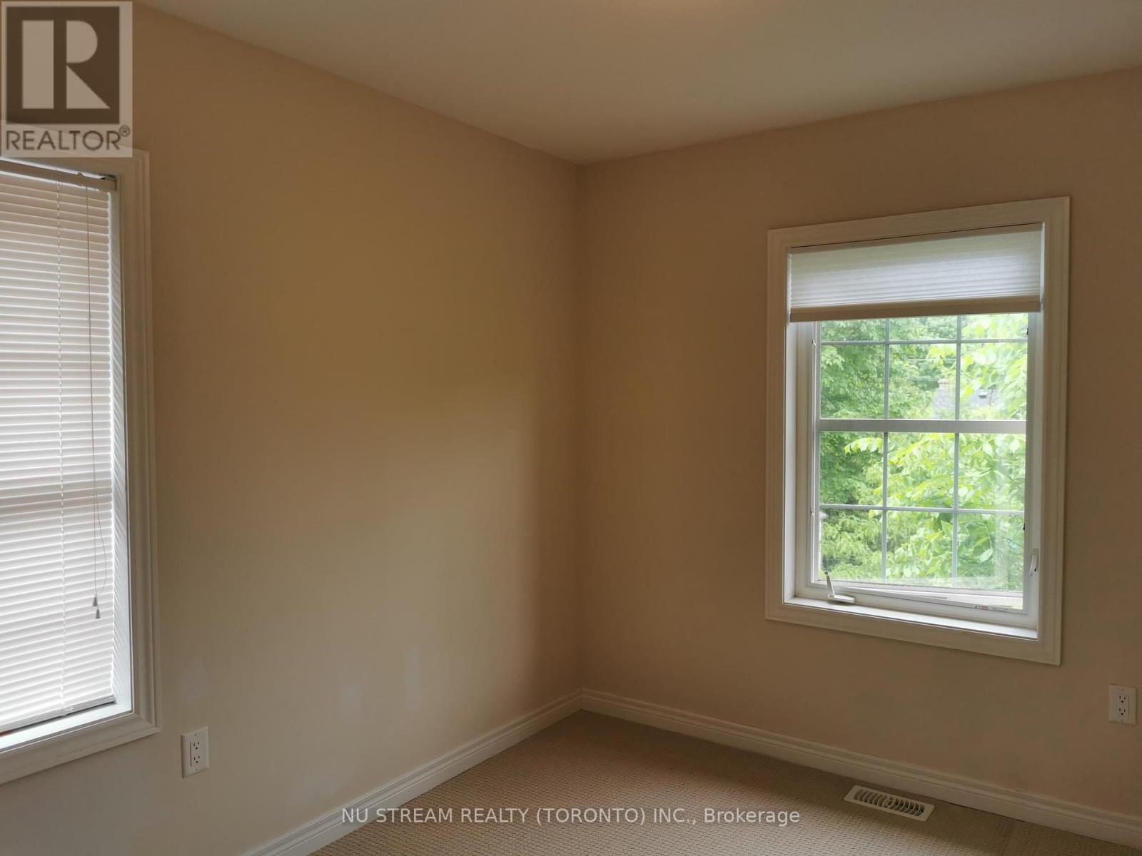 84 Robert Peel Road, Kitchener, Ontario  N2H 0B6 - Photo 12 - X12267220