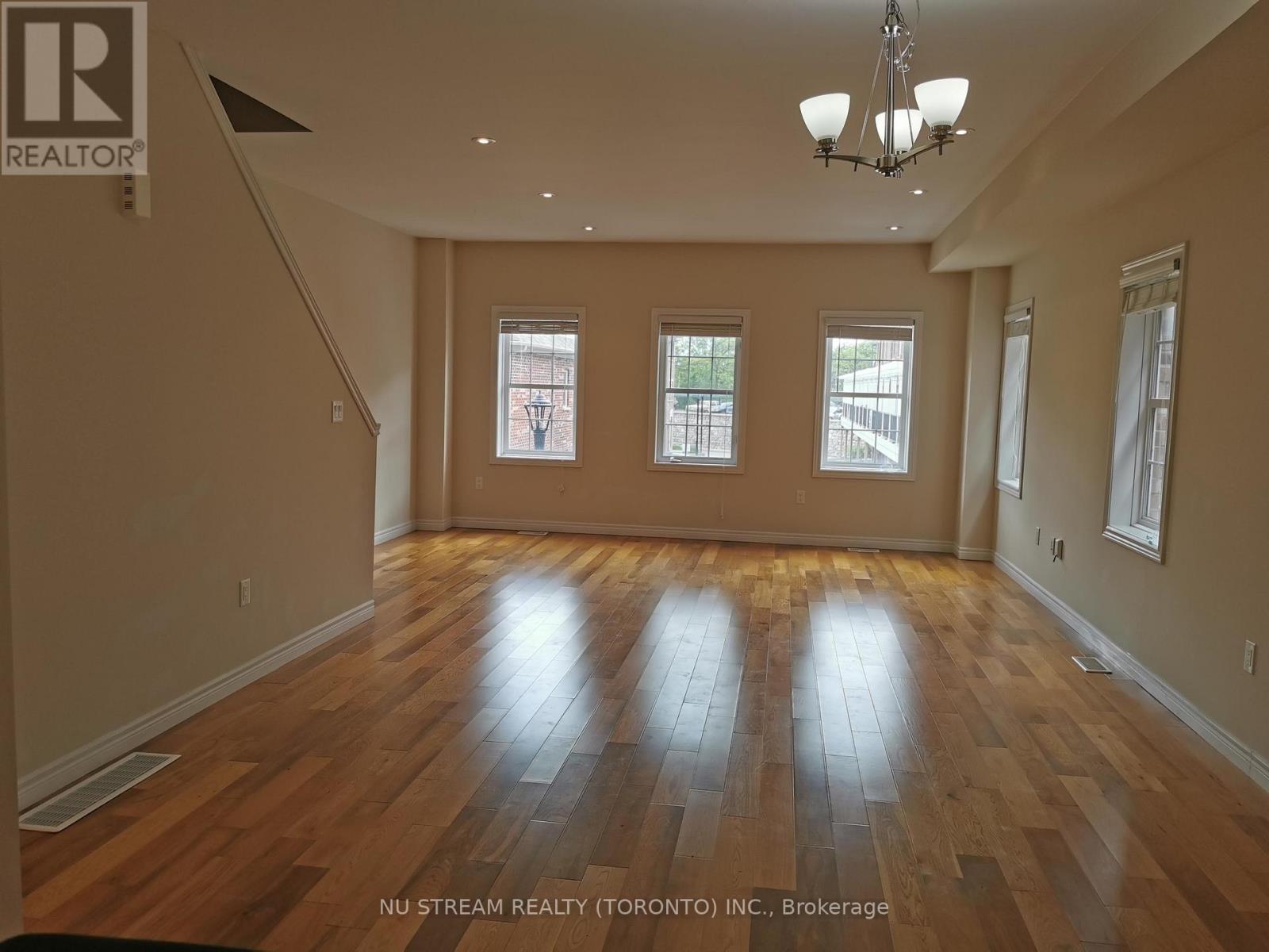 84 Robert Peel Road, Kitchener, Ontario  N2H 0B6 - Photo 6 - X12267220