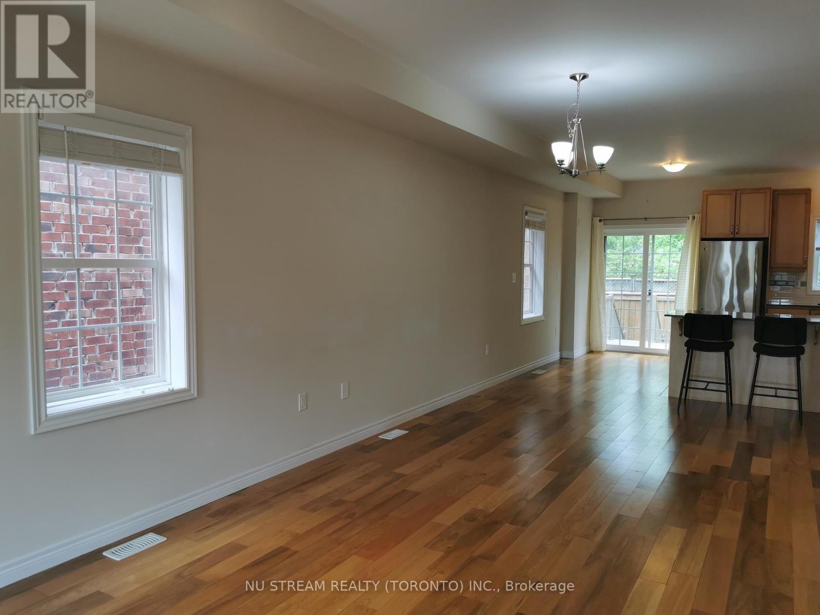 84 Robert Peel Road, Kitchener, Ontario  N2H 0B6 - Photo 7 - X12267220