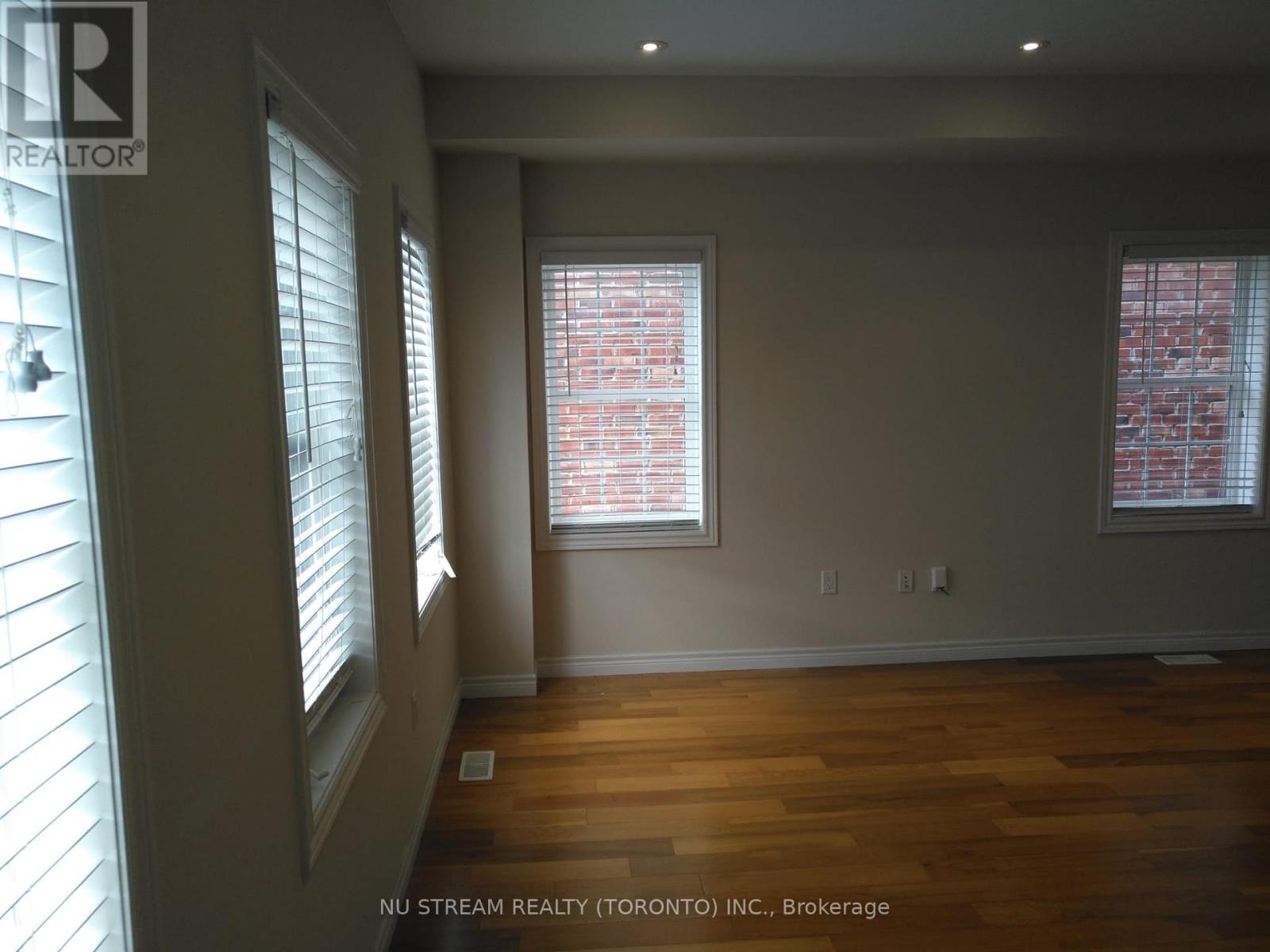 84 Robert Peel Road, Kitchener, Ontario  N2H 0B6 - Photo 8 - X12267220