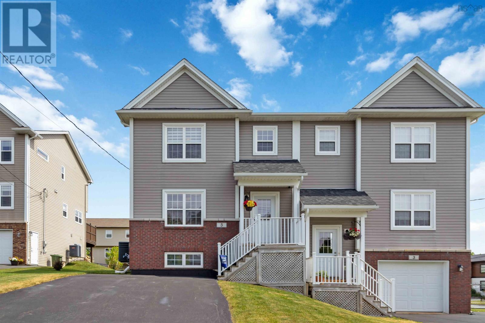 Property at 5 Uprange Court image 1