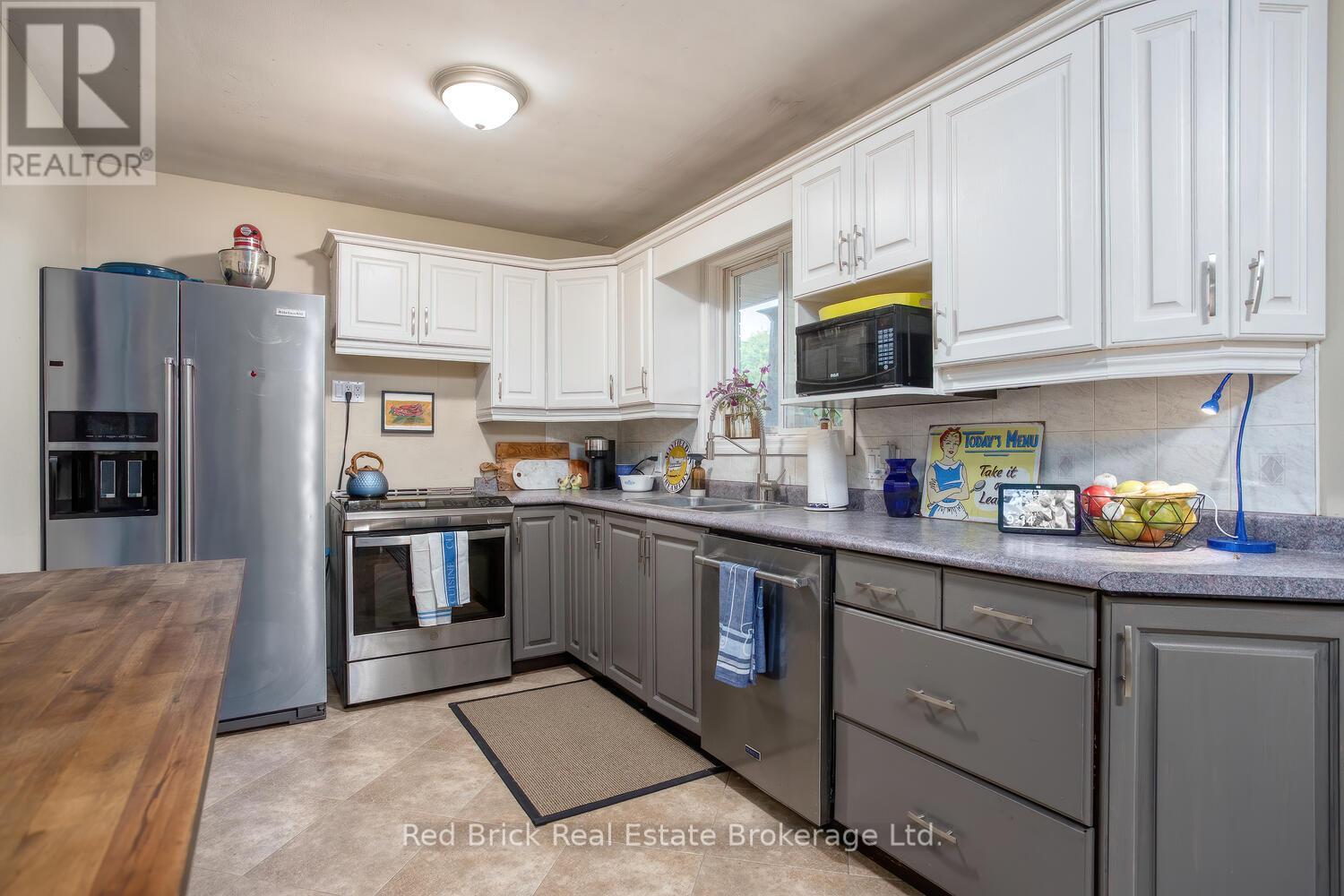302 Ross Avenue, Kitchener, Ontario  N2A 1V6 - Photo 12 - X12267253