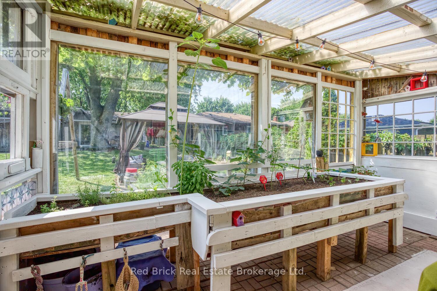 302 Ross Avenue, Kitchener, Ontario  N2A 1V6 - Photo 38 - X12267253