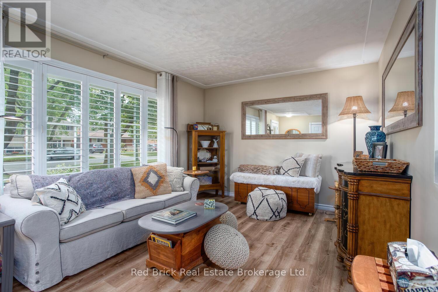 302 Ross Avenue, Kitchener, Ontario  N2A 1V6 - Photo 7 - X12267253