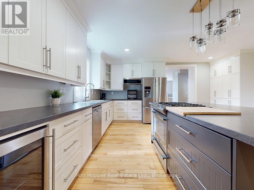 123025 Story Book Park Road, Owen Sound, Ontario  N4K 5N6 - Photo 2 - X12267300