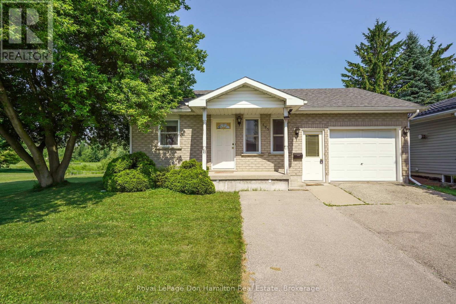 695 Reserve Avenue S, North Perth, Ontario  N4W 2L3 - Photo 5 - X12267325