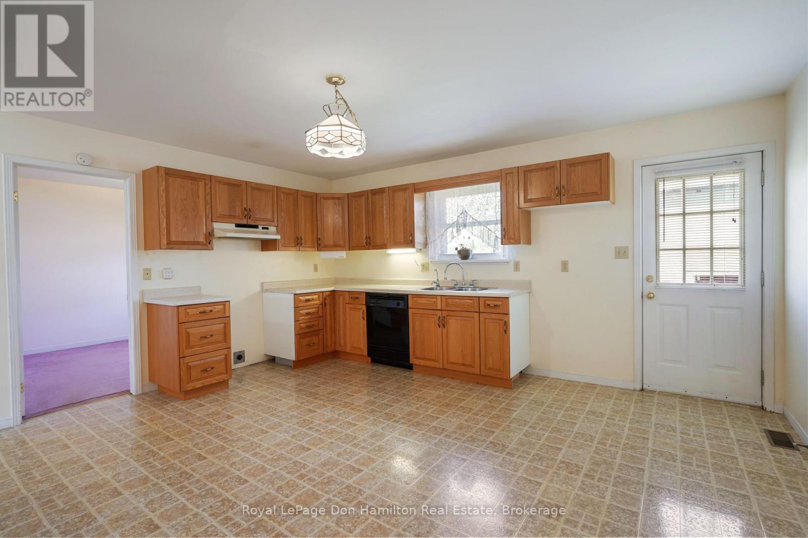 695 Reserve Avenue S, North Perth, Ontario  N4W 2L3 - Photo 7 - X12267325