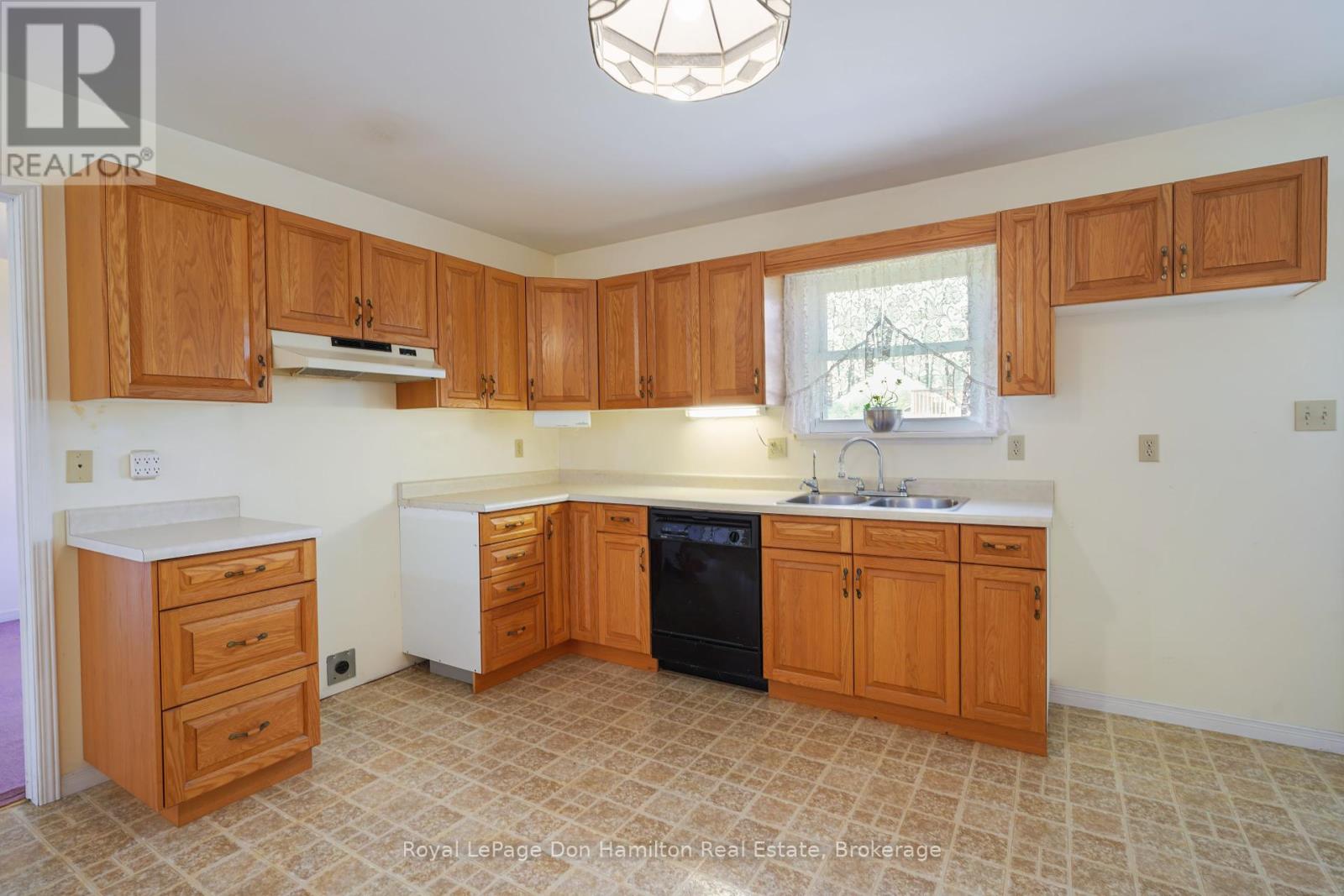 695 Reserve Avenue S, North Perth, Ontario  N4W 2L3 - Photo 8 - X12267325