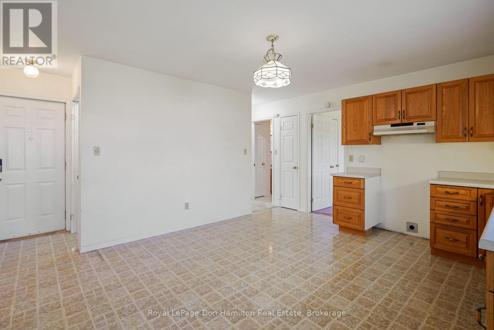 695 Reserve Avenue S, North Perth, Ontario  N4W 2L3 - Photo 9 - X12267325