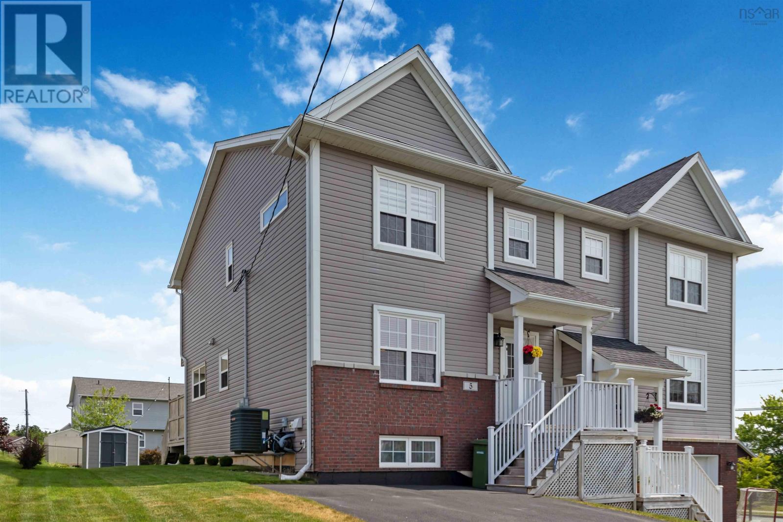 Property at 5 Uprange Court image 3