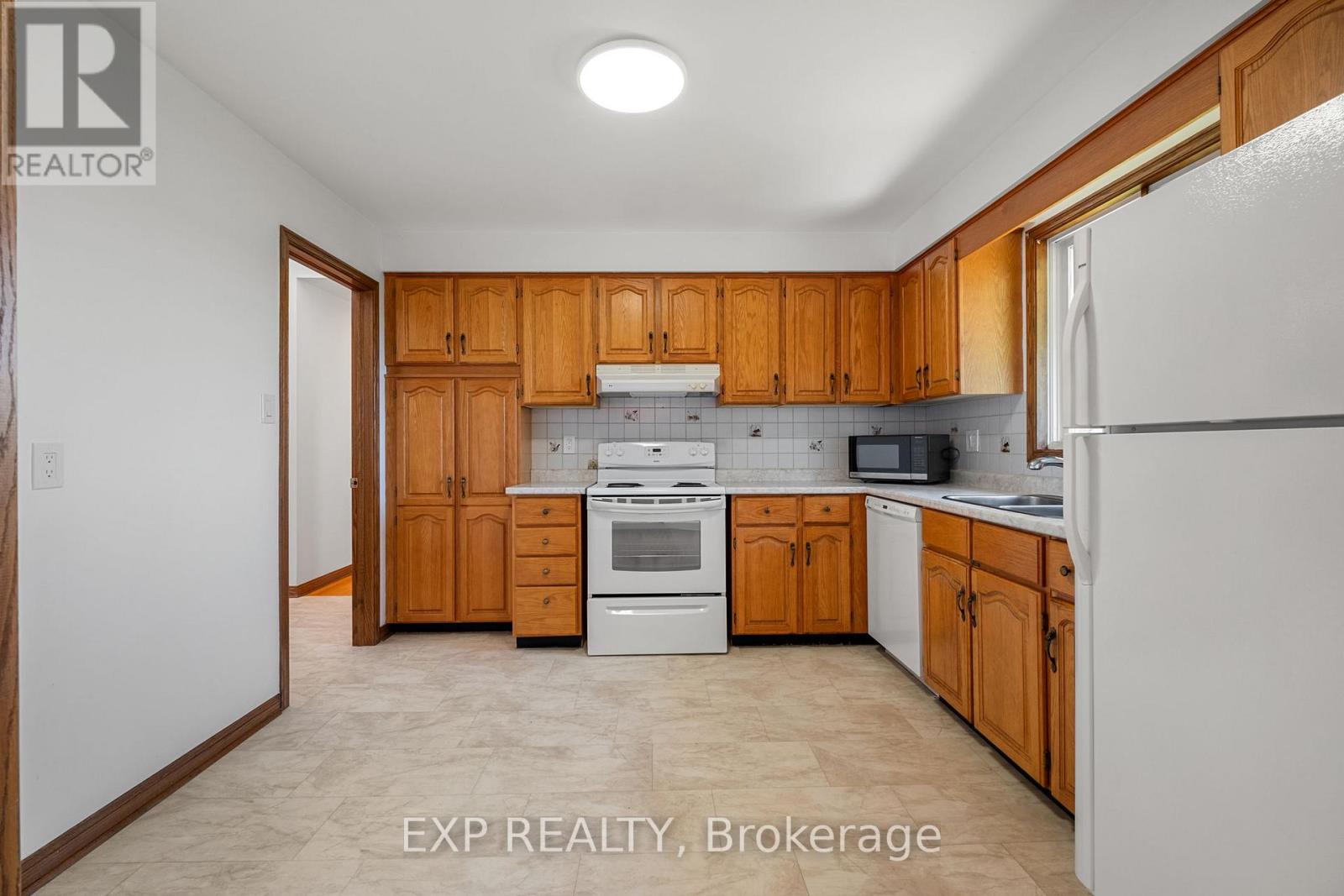 409 Innisfil Street, Barrie, Ontario  L4N 3G7 - Photo 16 - S12249555