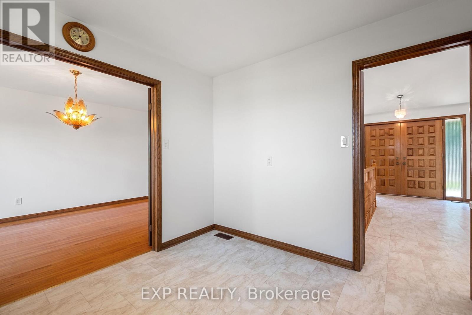 409 Innisfil Street, Barrie, Ontario  L4N 3G7 - Photo 18 - S12249555