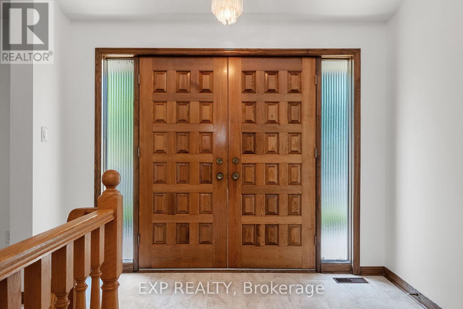 409 Innisfil Street, Barrie, Ontario  L4N 3G7 - Photo 7 - S12249555