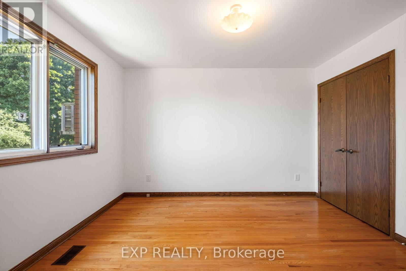 409 Innisfil Street, Barrie, Ontario  L4N 3G7 - Photo 19 - S12249555